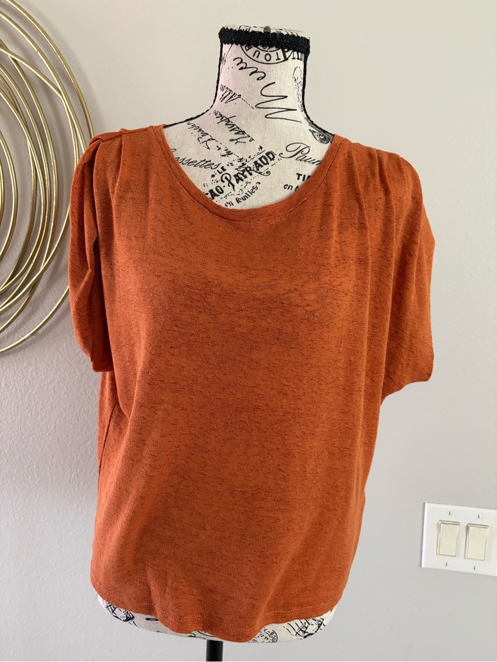 Scoop Neck Short-Sleeve Tee in Rust Orange